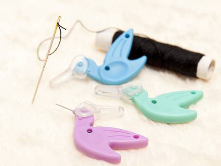 Notions Hummingbird Needle Threader